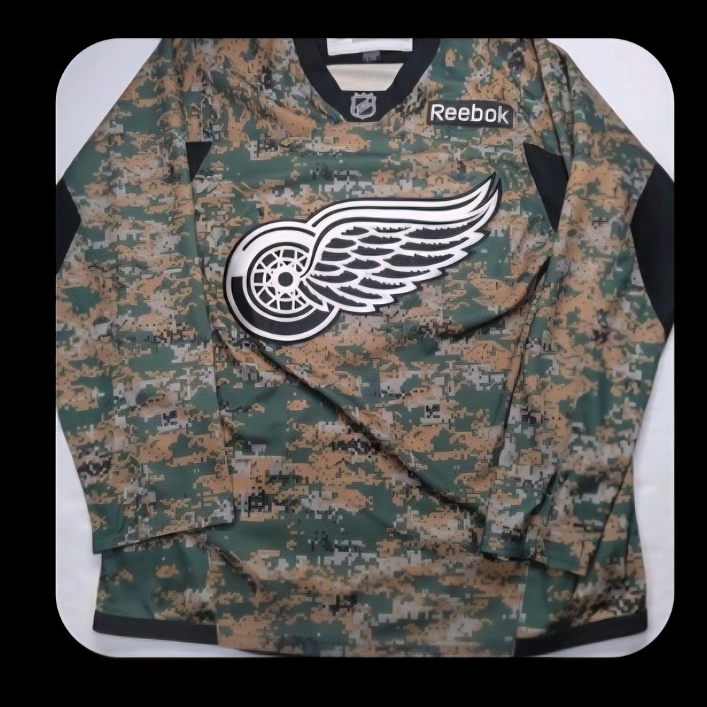 Red Wings Reebok Green Camo Hockey Jersey Size L
